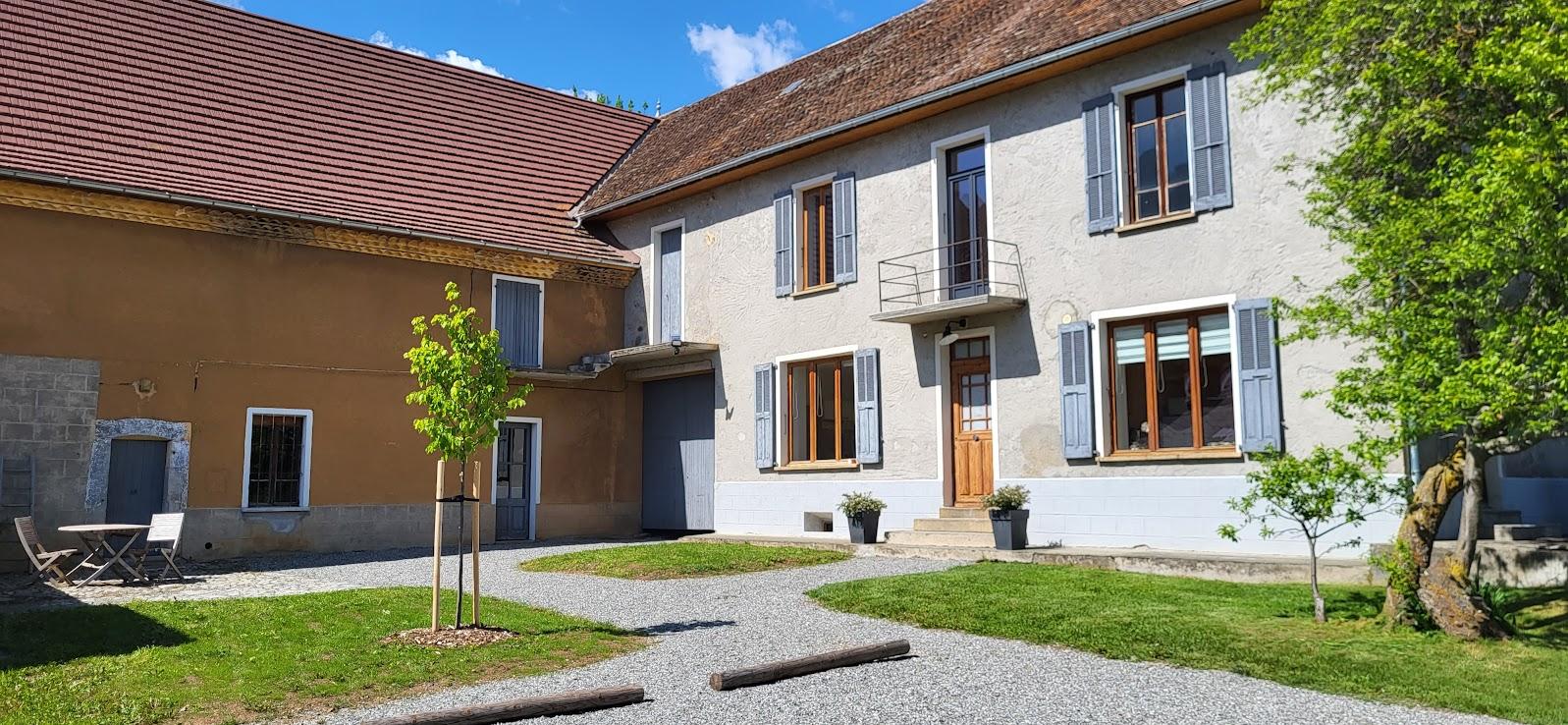 Cour Gite Le Banc du Peyron